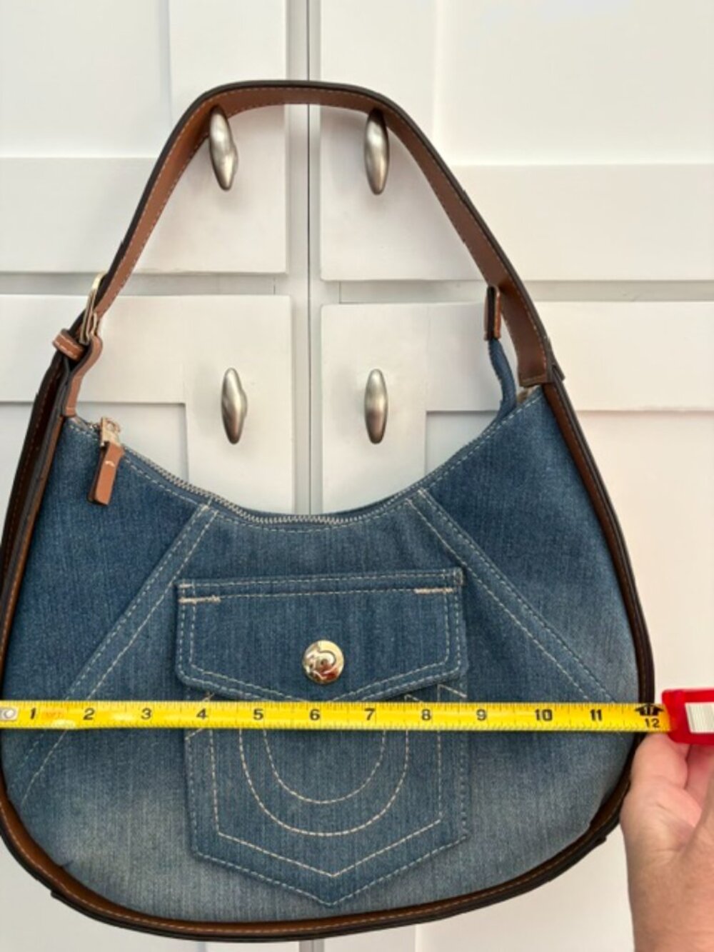 TRUE RELIGION DARK DENIM HOBO Shoulder Bag~ Brown Trim~Horseshoe pocket~NWOT - Picture 8 of 8